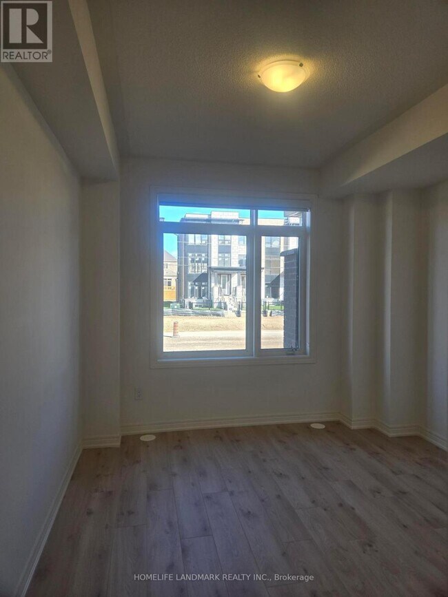 Photo du bâtiment - 3210 SIXTH LINE