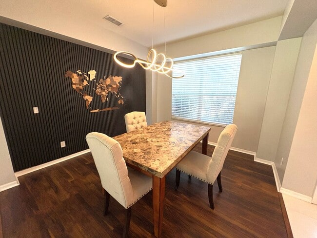 Foto del edificio - Coming Soon!  Stunning 5-Bedroom Home in G...