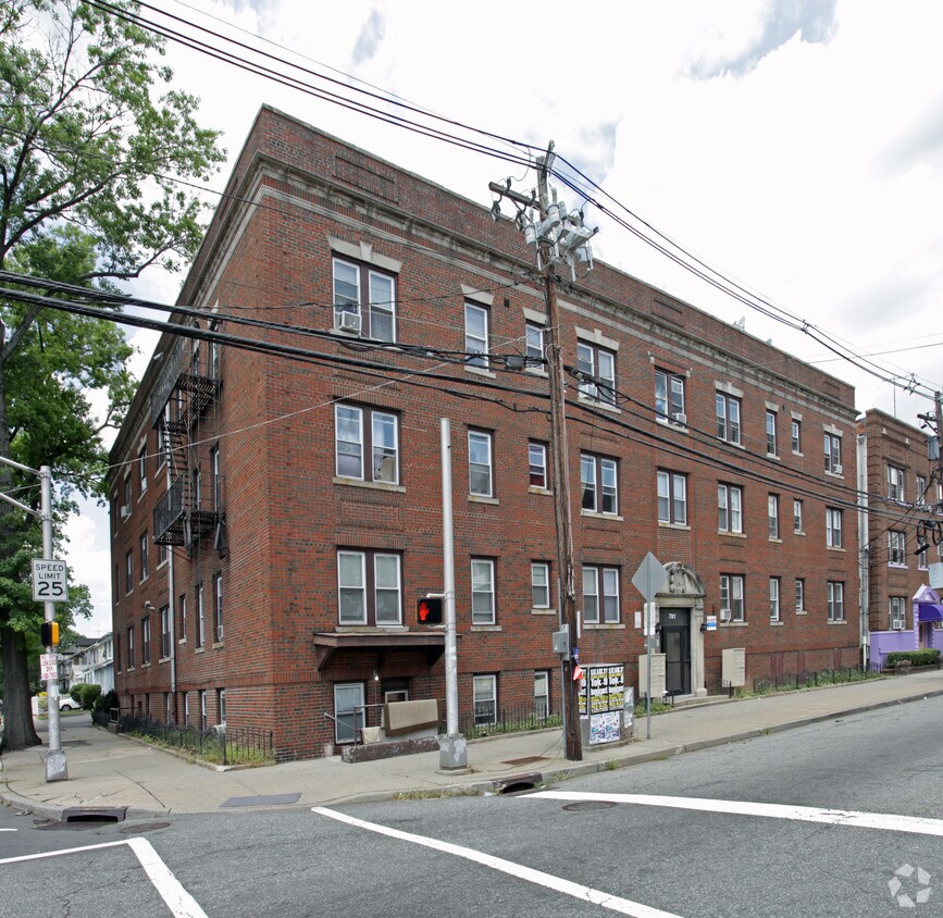 Primary Photo - 781 Sanford Ave