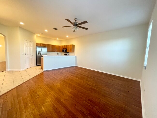 Building Photo - 1007 Lava Cove