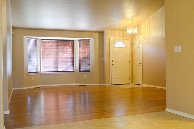 Building Photo - Charming & Private 3BR/2BA Home in a Quiet Cul-de-Sac!