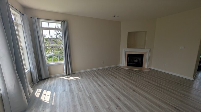 Building Photo - 8601 Sawleaf Ct