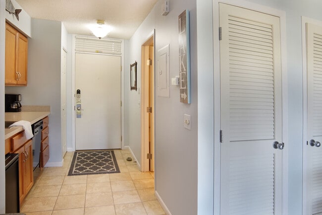 Building Photo - 5680 Creeks Crossing