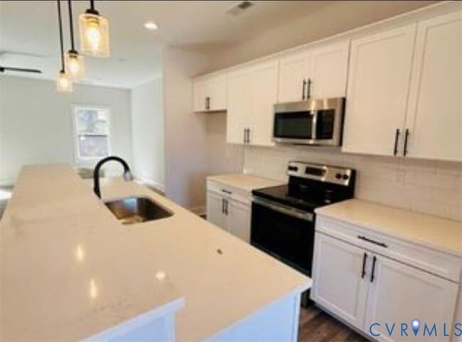 Building Photo - 77 Allure Dr