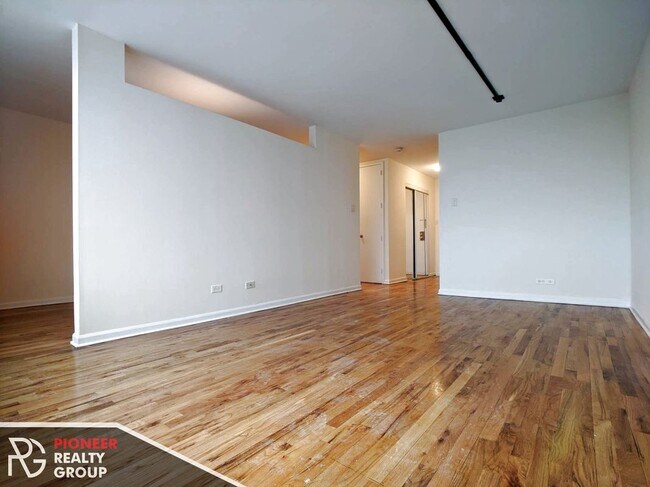 Foto del edificio - 4600 N Clarendon Ave