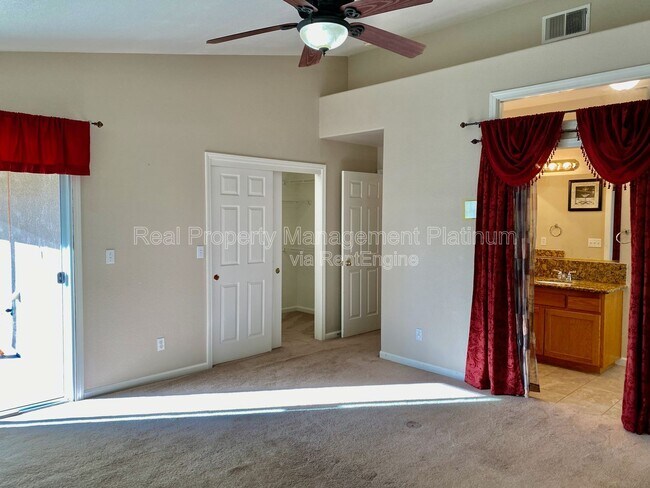 Foto del edificio - 6684 N Western Ave