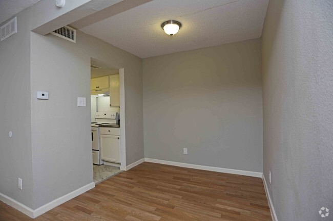 1HAB,1BA - 690 ft² - COMEDOR - Residences at White Rock Lake