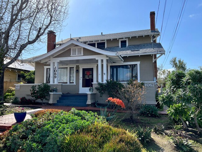 Foto del edificio - 2 BR/ 1BA unit in Hilcrest - Charming Upstairs Apt, A/C & Heat, tons of windows, updated Kit, ori...