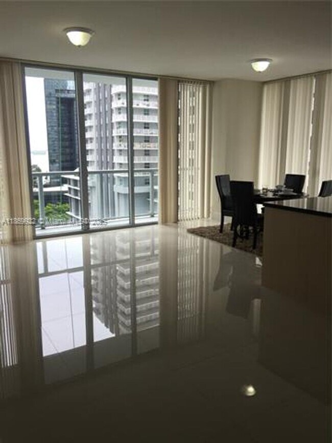 Foto del edificio - 79 SW 12th St unit 1406-S (A11869922)
