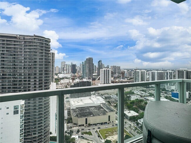 Foto del edificio - 1900 N Bayshore Dr