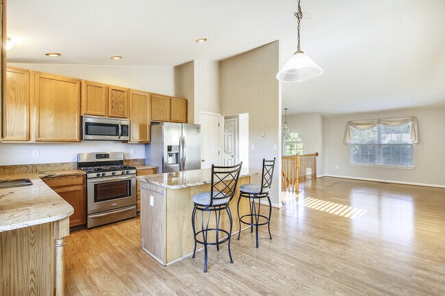 Foto del edificio - FENCED IN YARD!!!  Beautiful 4/3 UPDATED SF Home in Gaithersburg
