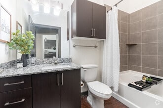 1BR, 1BA - 633SF - Bathroom - Epic Apartments