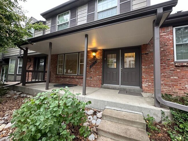 Foto del edificio - 7105 E Briarwood Dr