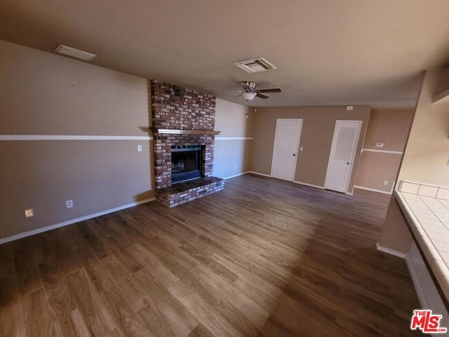 Foto del edificio - 9825 Sally Ave