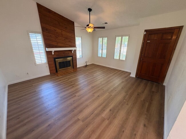 Foto del edificio - Nice 2 bedroom, 2 bathroom home for Rent in North Visalia.