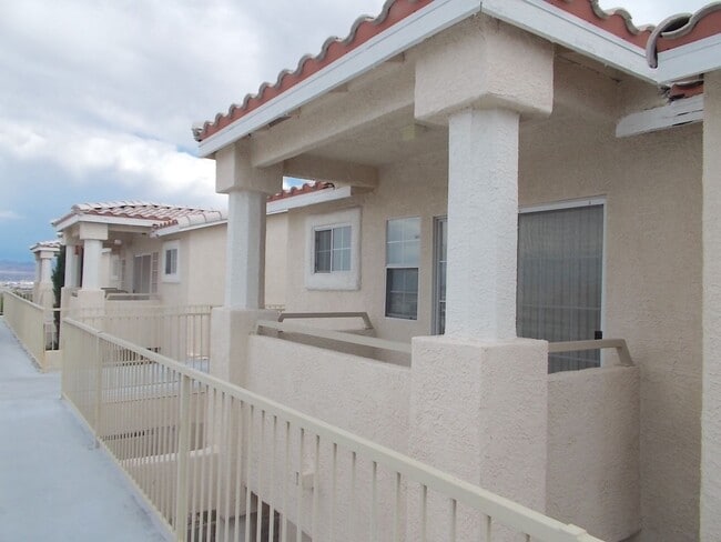 Building Photo - 1825 Cutlass Dr