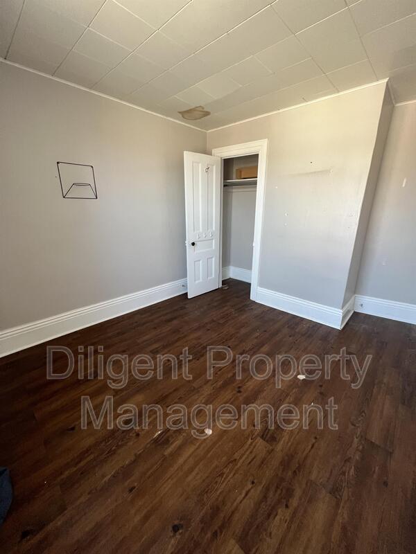 Building Photo - 265 Sherbrooke St