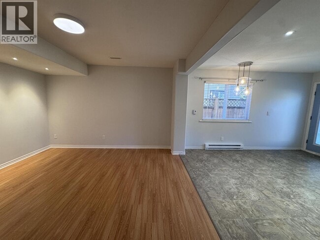 Photo du bâtiment - 23881-2114A 114A Ave