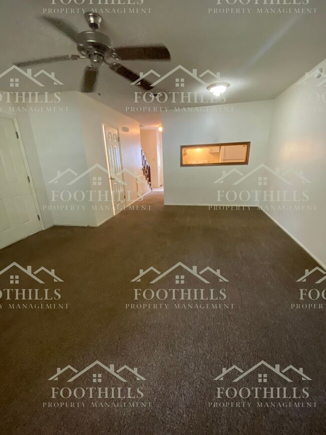 Building Photo - 2 bedroom Townhouse in Lexington Place