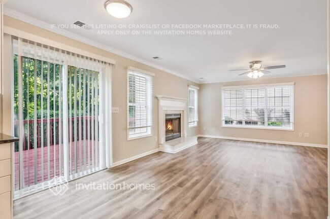 Foto del edificio - 2645 Abbots Glen Dr NW