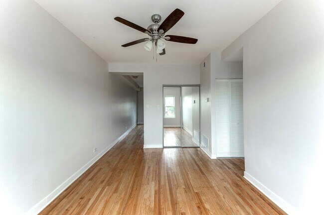Foto del edificio - 3358 W Montrose Ave