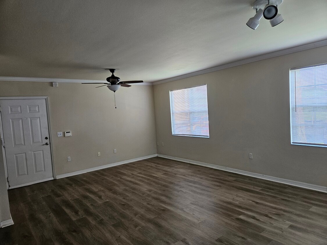 Living area when I? - 3005 Chianti Ct