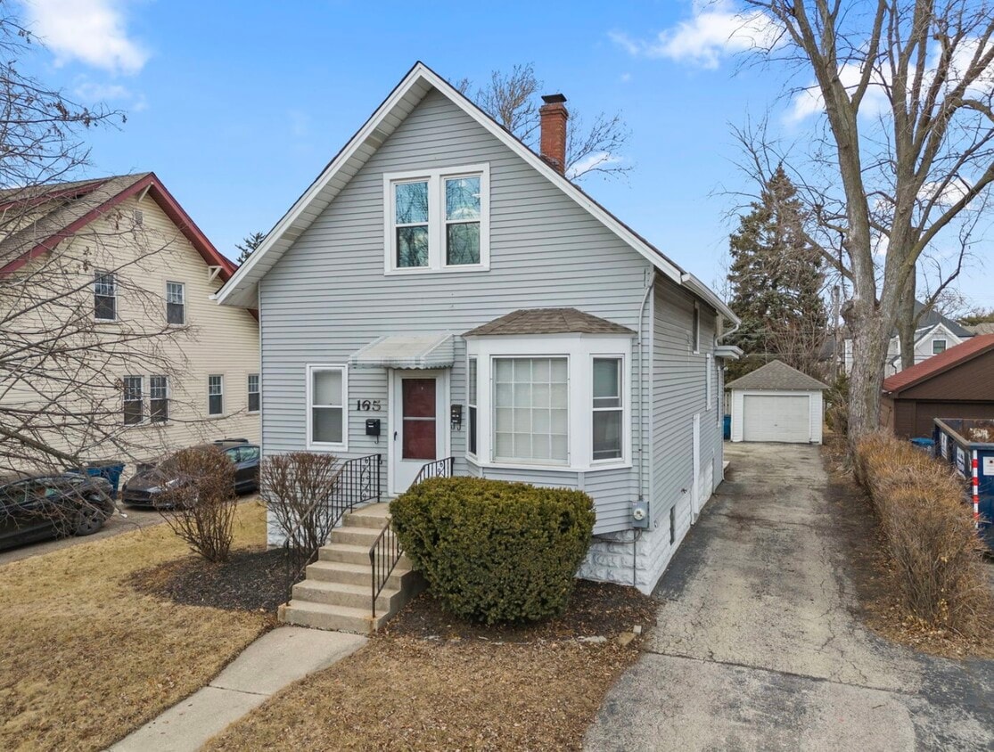 Primary Photo - 165 E North Ave