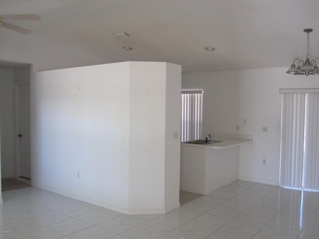 Foto del edificio - 171 Americana Blvd NE