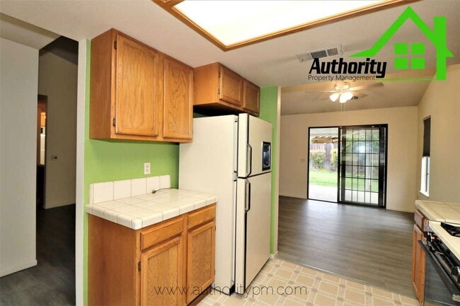 Building Photo - 3610 Sunwood Dr