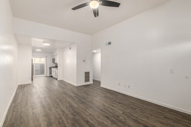 Foto del edificio - 6042 W Oregon Ave