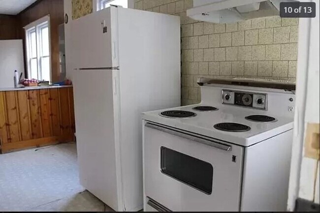 Foto del edificio - 3BD/2BA Historic Farmhouse close to Town a...
