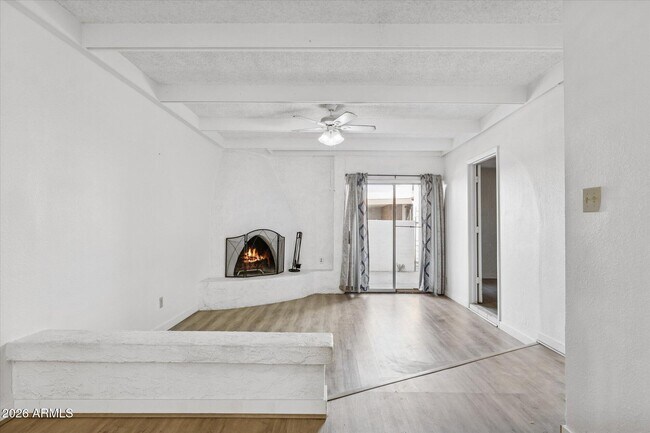 Foto del edificio - 3224 S El Camino Dr