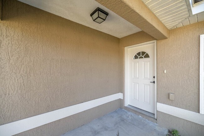 Building Photo - Beautiful 3-bedroom, 2-bath single-family ...