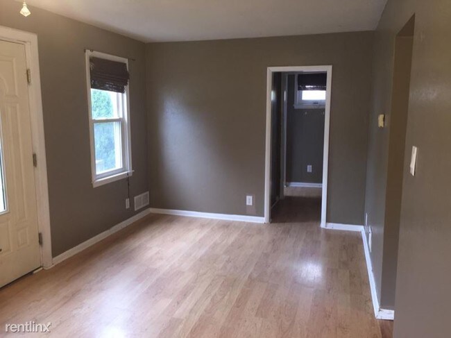 Building Photo - 3 br, 1 bath House - 3160 Broadway Avenue