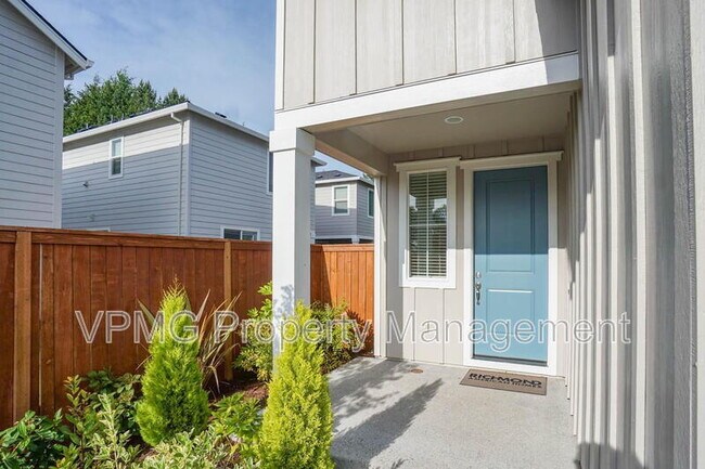 Building Photo - 2301 SW 5th Pl