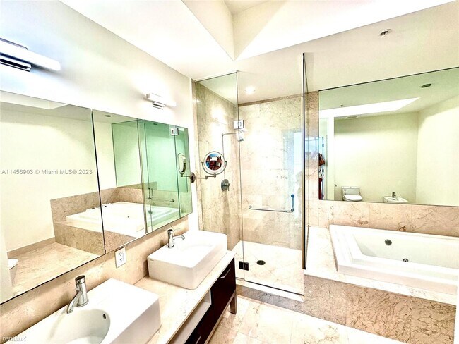 Foto del edificio - 2 br, 3 bath Condo - 218 SE 14th St Apt 2303
