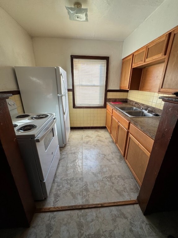 Cocina grande con muchos gabinetes para almacenamiento. - 3126 Bracken Woods Ln