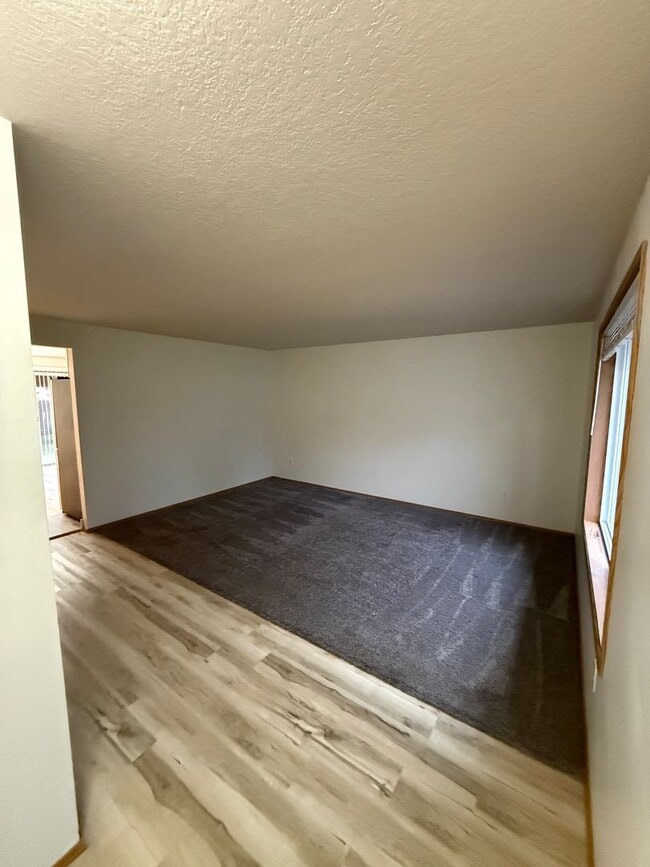 Photo - Updated, ITs a must see........ 3 bedroom, 2 bath - Village on the Ridge Phase 2 subdivision House