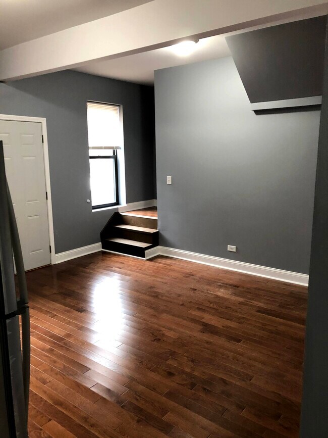 Combined kitchen and living room - 1639 W 19th St