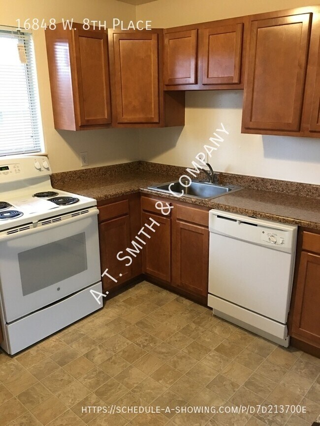 Building Photo - Pet Friendly!! Great Golden location!! 2 b...