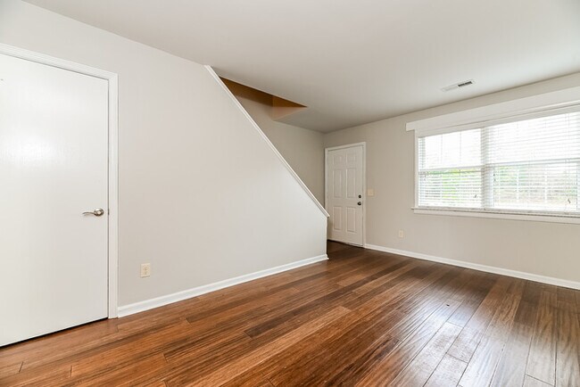 Foto del edificio - Lovely 2 Bedroom Townhome in Mount Pleasant