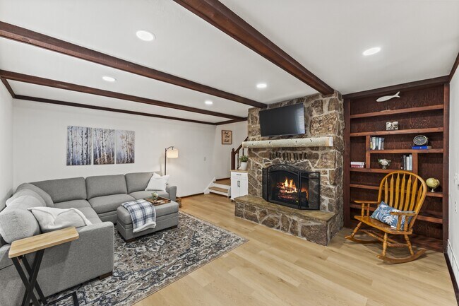 Foto del edificio - 220 Wildflower Dr