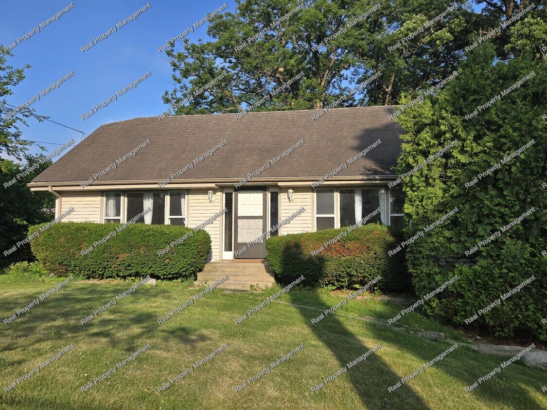 Foto principal - Three Bedroom With Oversized Garage