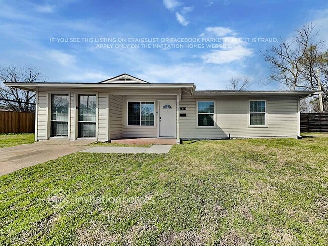 Building Photo - 1013 Casa Dr