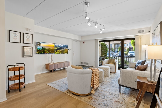 Foto del edificio - Ambassador Apartments