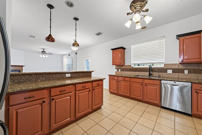 Foto del edificio - 12214 Doe Meadow Dr