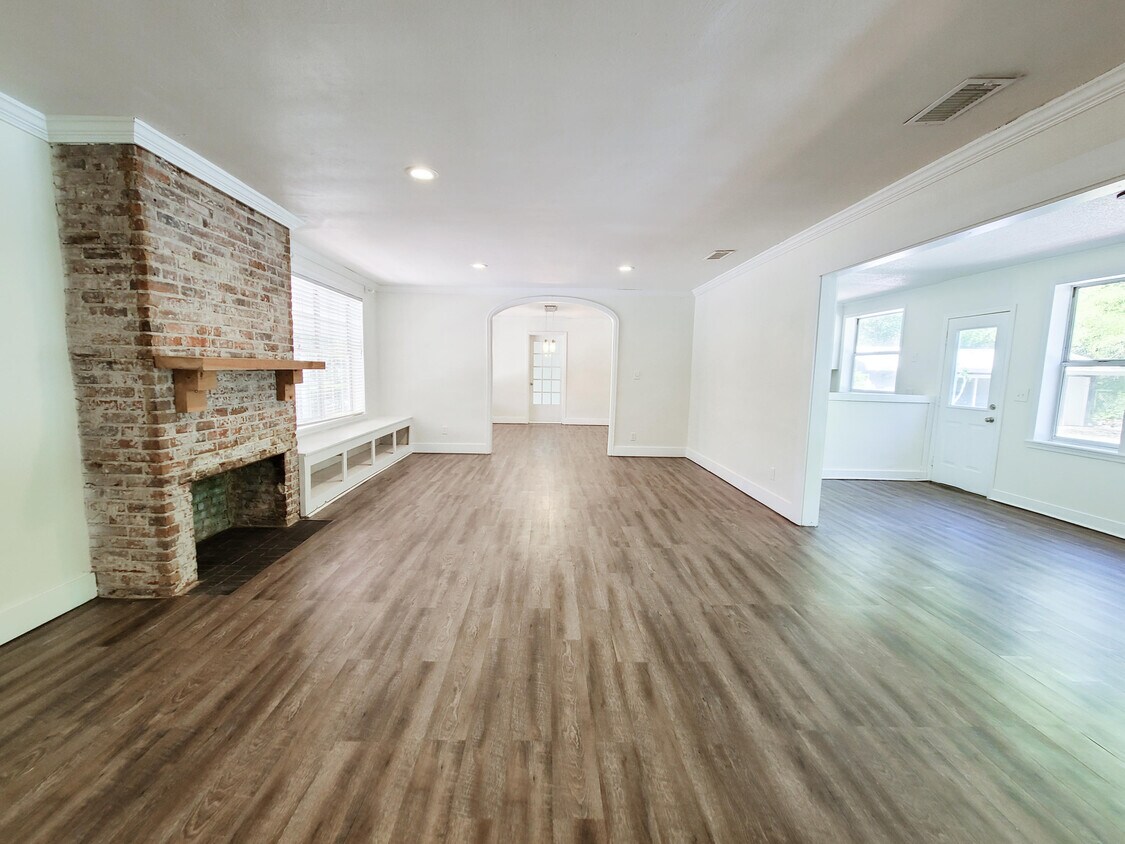 Primary Photo - 2249 W James Lee Blvd
