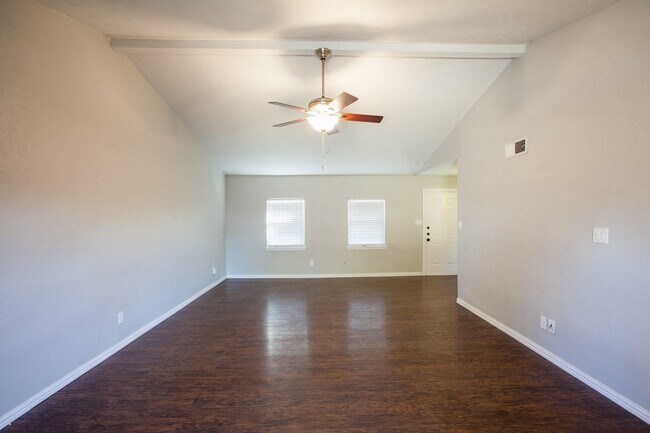 Foto del edificio - 5713 Baker Dr