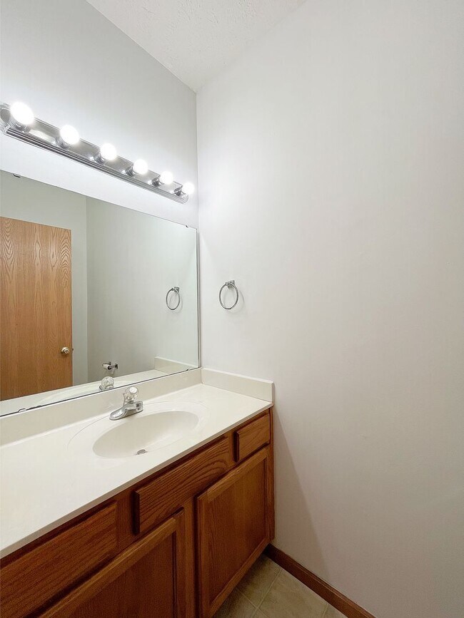 Foto del edificio - 3 Bedroom 3.5 Bath Townhouse