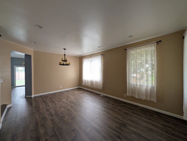 Building Photo - 4bd/2.5ba Snohomish Home